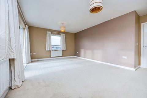 2 bedroom flat for sale, Watling Street, Bletchley, Milton Keynes, Buckinghamshire, MK2