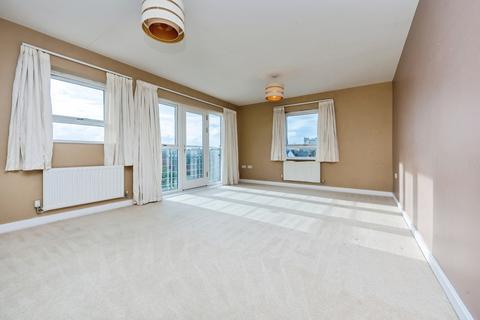 2 bedroom flat for sale, Watling Street, Bletchley, Milton Keynes, Buckinghamshire, MK2