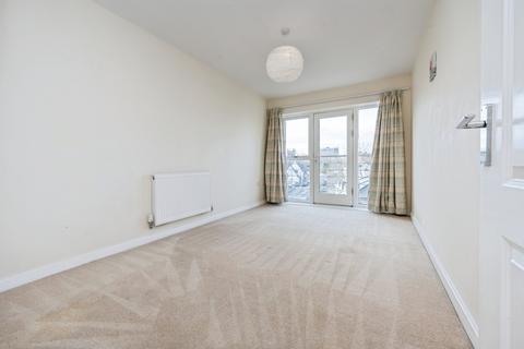 2 bedroom flat for sale, Watling Street, Bletchley, Milton Keynes, Buckinghamshire, MK2
