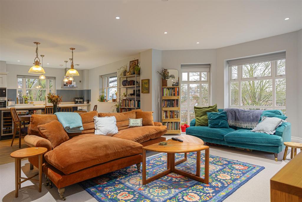 Apt 15 Kirk House 4.jpg