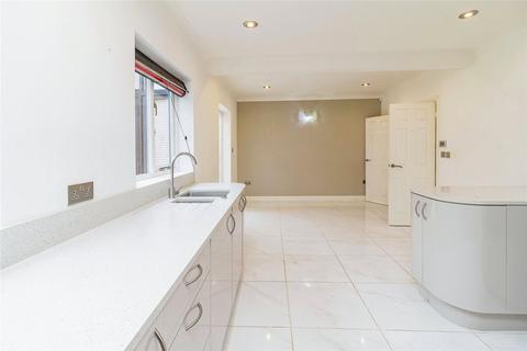 5 bedroom detached house for sale, Lynmouth Crescent, Furzton, Milton Keynes, Buckinghamshire, MK4