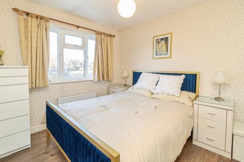 3 bedroom detached house for sale, Kalman Gardens, Old Farm Park, Milton Keynes, Buckinghamshire, MK7