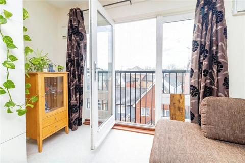 2 bedroom flat for sale, Sheep Way, Redhouse Park, Milton  Keynes, Buckinghamshire, MK14