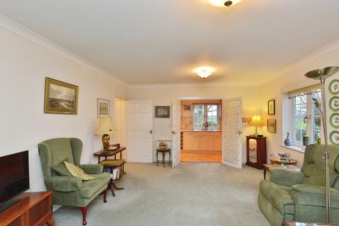 2 bedroom flat for sale, Willow Lane, Stony Stratford, Milton Keynes, Buckinghamshire, MK11