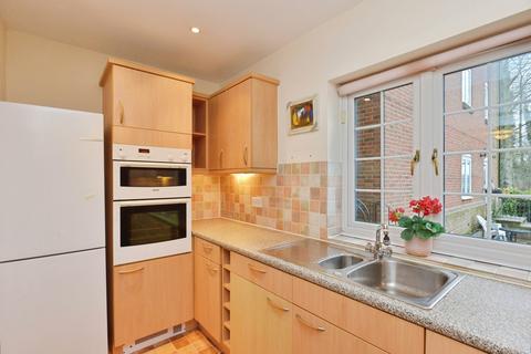 2 bedroom flat for sale, Willow Lane, Stony Stratford, Milton Keynes, Buckinghamshire, MK11