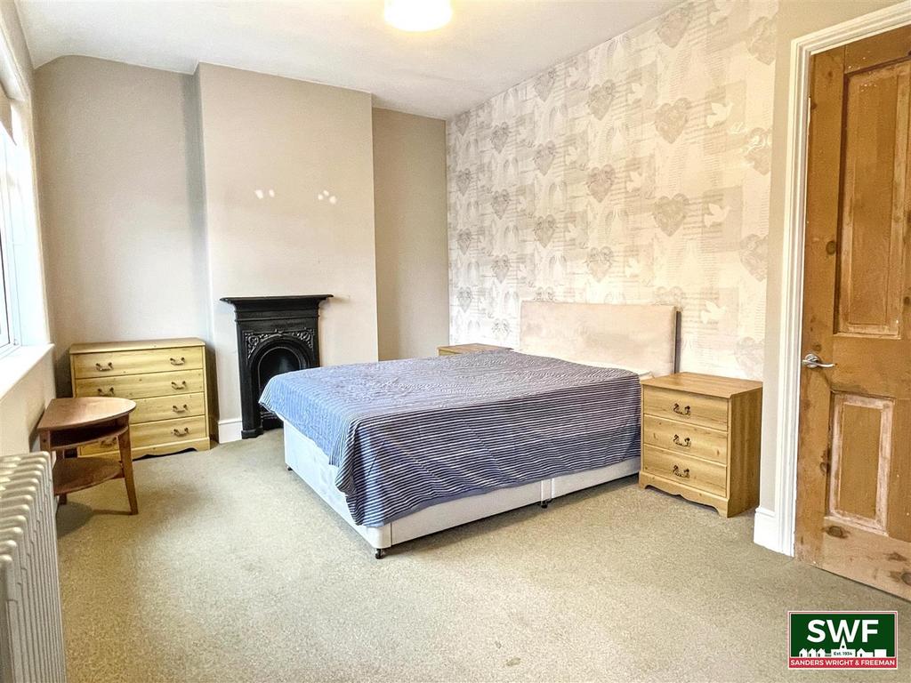 Bed1.1.jpg