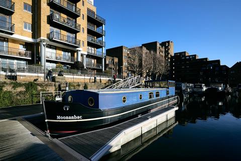 undefined, St Katharine Docks, Wapping, E1W