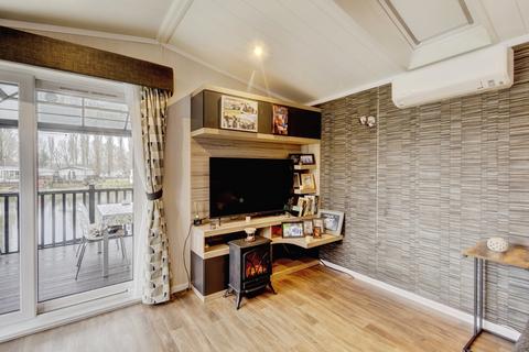 2 bedroom detached house for sale, Woodpecker Drive, Billing Aquadrome, Northampton, Northamptonshire, NN3