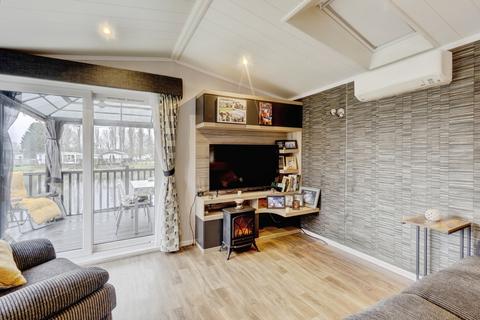 2 bedroom detached house for sale, Woodpecker Drive, Billing Aquadrome, Northampton, Northamptonshire, NN3