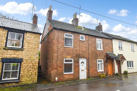 2 bedroom end of terrace house for sale, High Street, Deanshanger, MK19