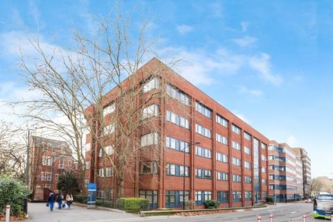 2 bedroom flat for sale, Farnsby Street, Swindon, Wiltshire, SN1