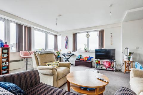 2 bedroom flat for sale, Farnsby Street, Swindon, Wiltshire, SN1