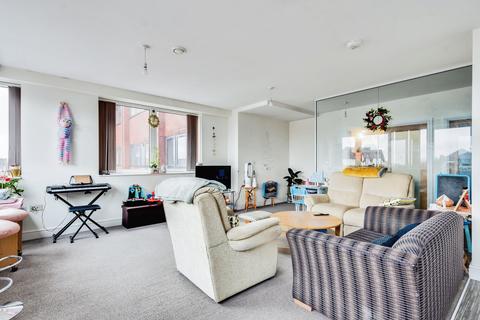 2 bedroom flat for sale, Farnsby Street, Swindon, Wiltshire, SN1