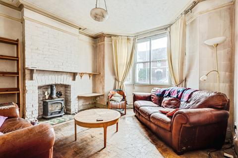 4 bedroom semi-detached house for sale, Kingshill Road, SWINDON, Wiltshire, SN1