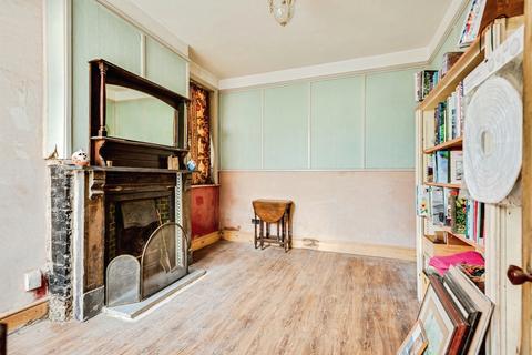 4 bedroom semi-detached house for sale, Kingshill Road, SWINDON, Wiltshire, SN1