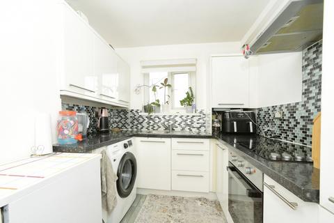 2 bedroom flat for sale, Staverton Way, Swindon, Wiltshire, SN2