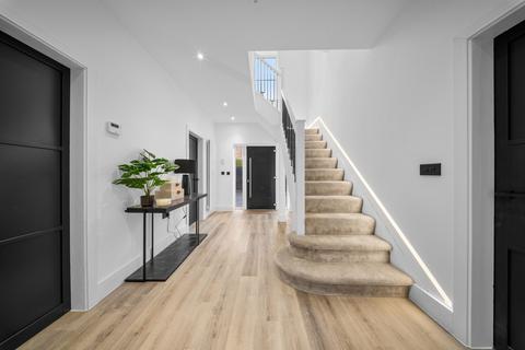 6 bedroom detached house for sale, Wells Avenue, Manchester, M25