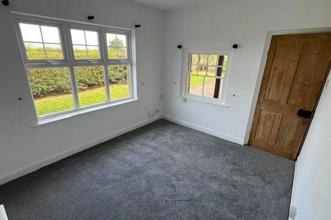 2 bedroom semi-detached house to rent, Ashby Road, Tamworth