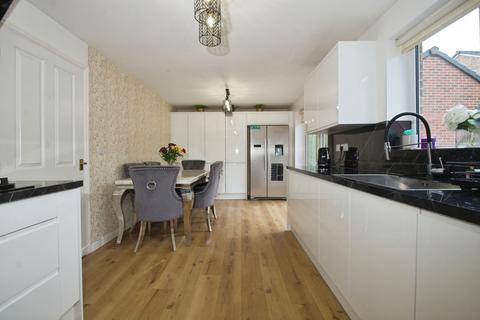 4 bedroom detached house for sale, Sir Briggs Avenue, Duffryn, Newport, NP10