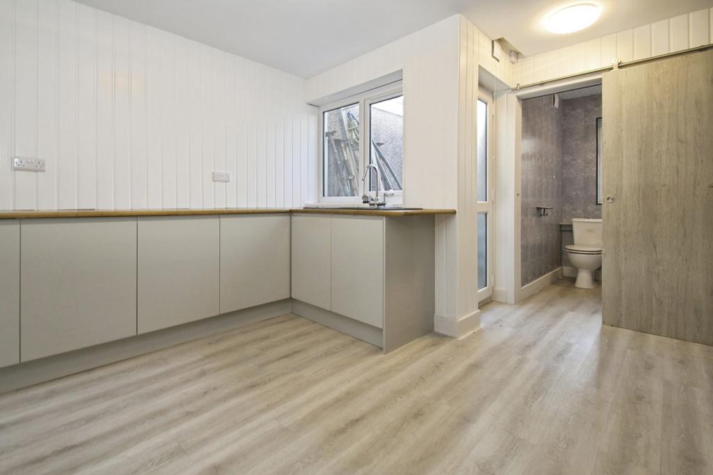 Kitchen/Utility Room