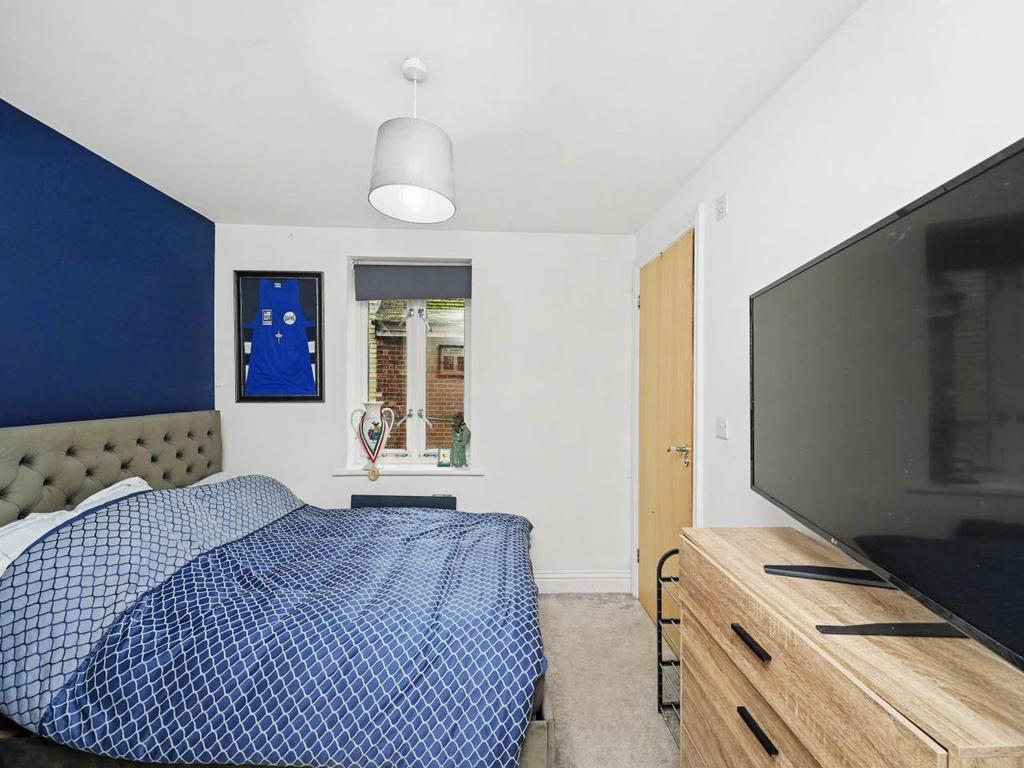 Bedroom 1 (2)