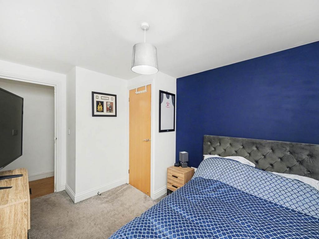 Bedroom 1 (3)