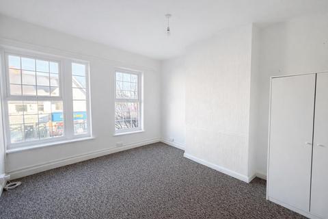 2 bedroom flat for sale, Central Road, Worcester Park