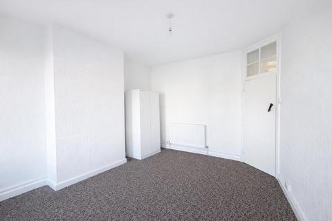2 bedroom flat for sale, Central Road, Worcester Park
