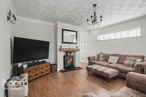 3 bedroom end of terrace house for sale, Chapel Street, Minster