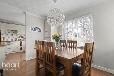 3 bedroom end of terrace house for sale, Chapel Street, Minster