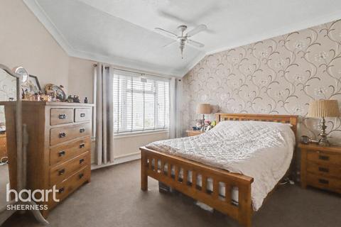 3 bedroom end of terrace house for sale, Chapel Street, Minster