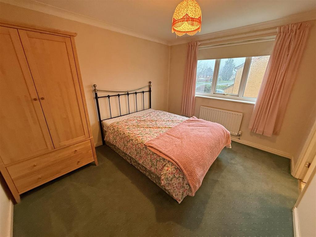 Bedroom 1.jpg