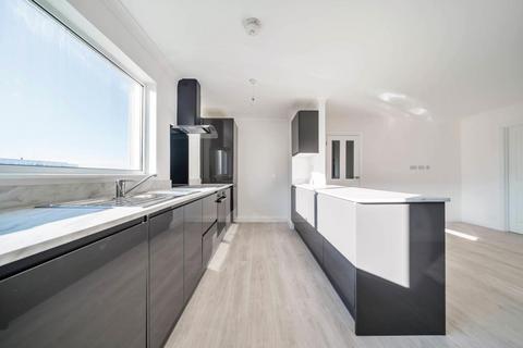 2 bedroom flat for sale, The Four Tubs, Bushey WD23