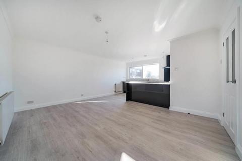 2 bedroom flat for sale, The Four Tubs, Bushey WD23