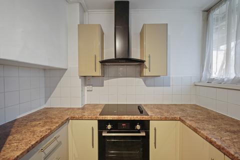 3 bedroom flat to rent, Pelican Estate, Peckham Road, SE15