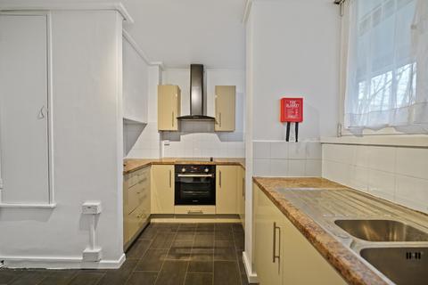 3 bedroom flat to rent, Pelican Estate, Peckham Road, SE15
