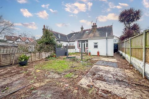3 bedroom semi-detached house for sale, Shanklin Drive, Westcliff-on-Sea SS0