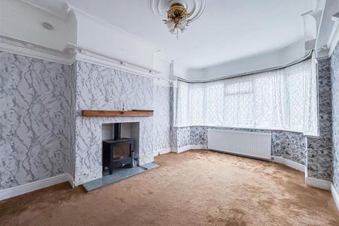 3 bedroom semi-detached house for sale, Shanklin Drive, Westcliff-on-Sea SS0