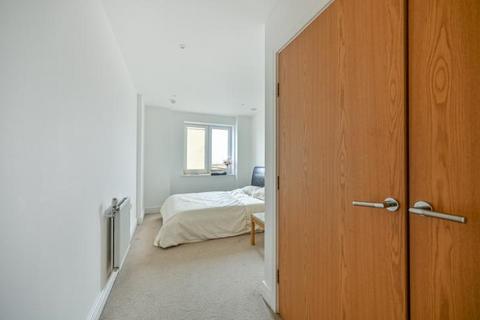 1 bedroom flat for sale, Topaz Apartments, High Street, Hounslow, TW3