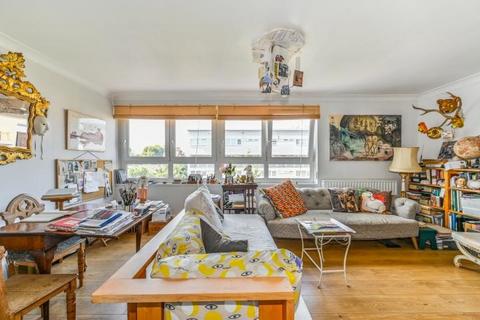 3 bedroom maisonette for sale, Roydon Close, London, SW11