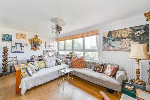 3 bedroom maisonette for sale, Roydon Close, London, SW11