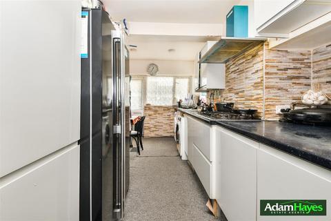 4 bedroom semi-detached house for sale, Wentworth Close, London N3