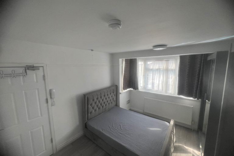 1 bedroom in a house share to rent, Whistler Gardens, Edgware HA8