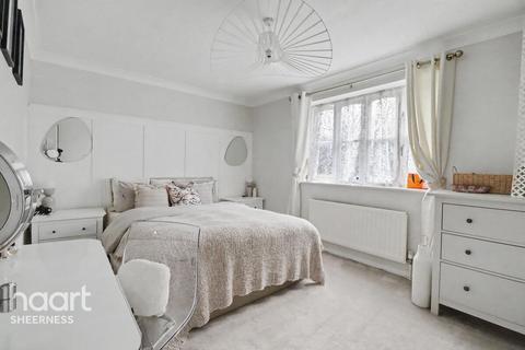 1 bedroom flat for sale, Weekes court, Mountfield, Queenborough