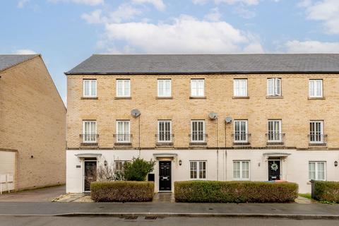 4 bedroom terraced house for sale, Harlow Crescent, Milton Keynes MK4