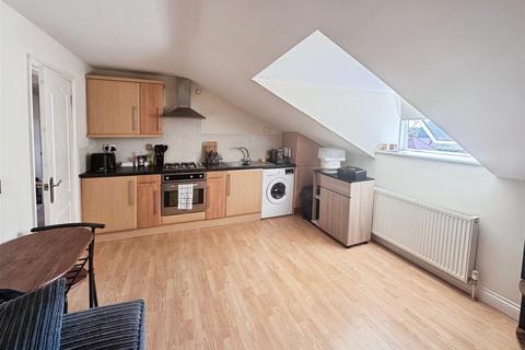 2 bedroom apartment for sale, Alexandra Road, Farnborough GU14