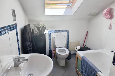 2 bedroom apartment for sale, Alexandra Road, Farnborough GU14