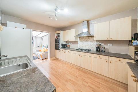 undefined, Essex Avenue, Isleworth TW7