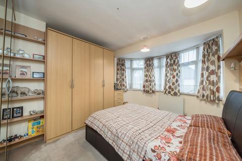undefined, Essex Avenue, Isleworth TW7