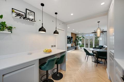2 bedroom flat for sale, Wickham Road, Beckenham BR3